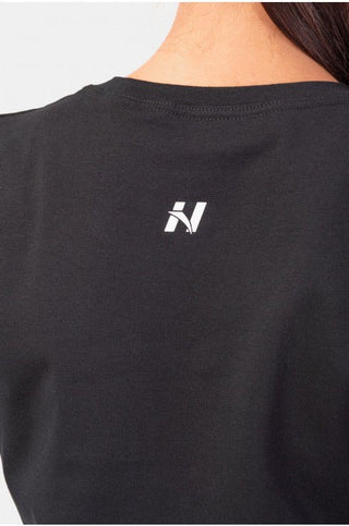 Nebbia Minimalist Logo NEBBIA Crop Top 600 - Black - Urban Gym Wear